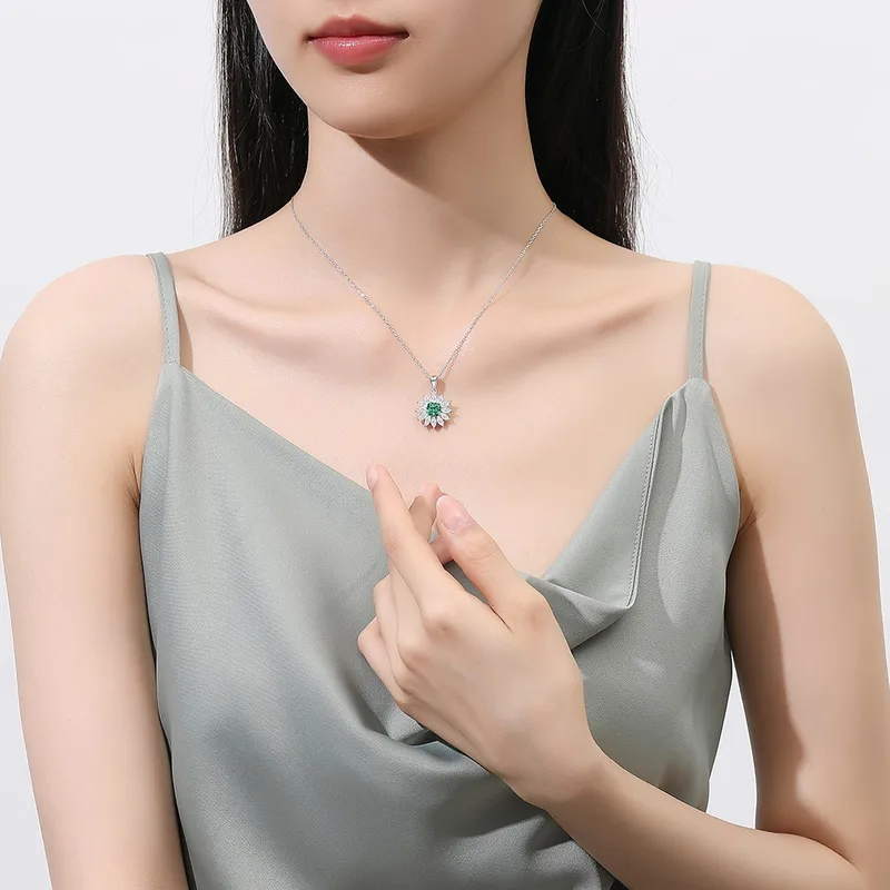 Beautiful Leaf Necklace - Image 4