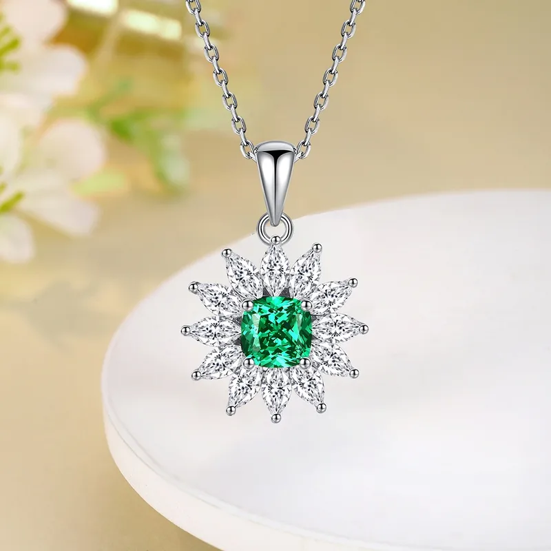 Beautiful Leaf Necklace - Image 7