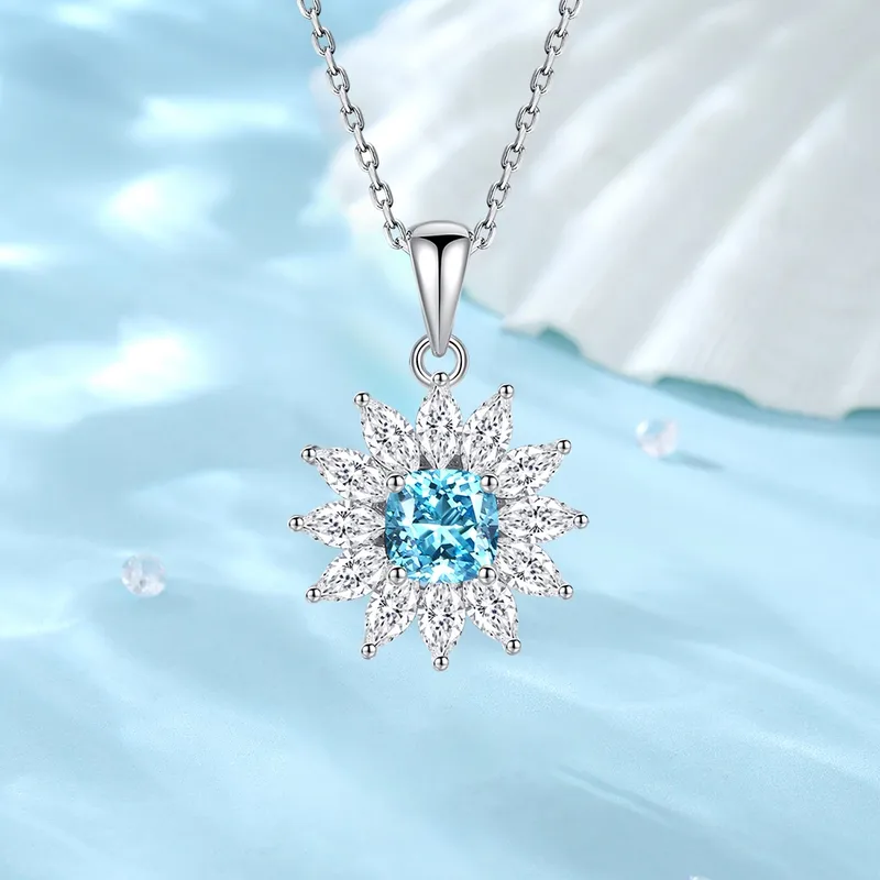 Beautiful Leaf Necklace - Image 6