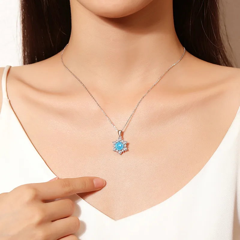 Luxurious Infinity Pendant Necklace - Image 4