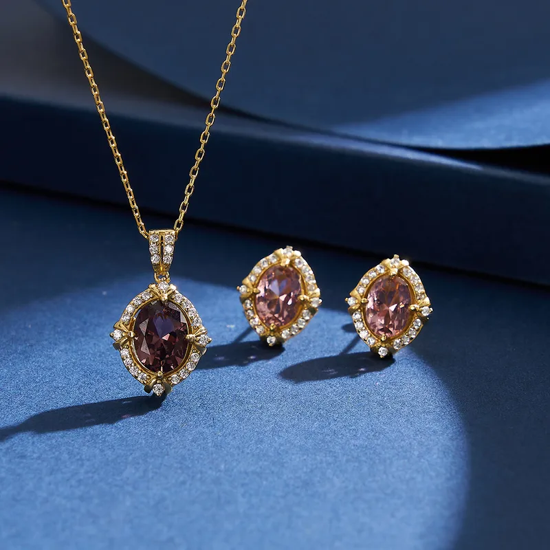 Pristine Dolphin Solitaire Pendant