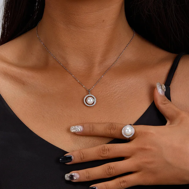 Lustrous Seahorse Pendant - Image 2