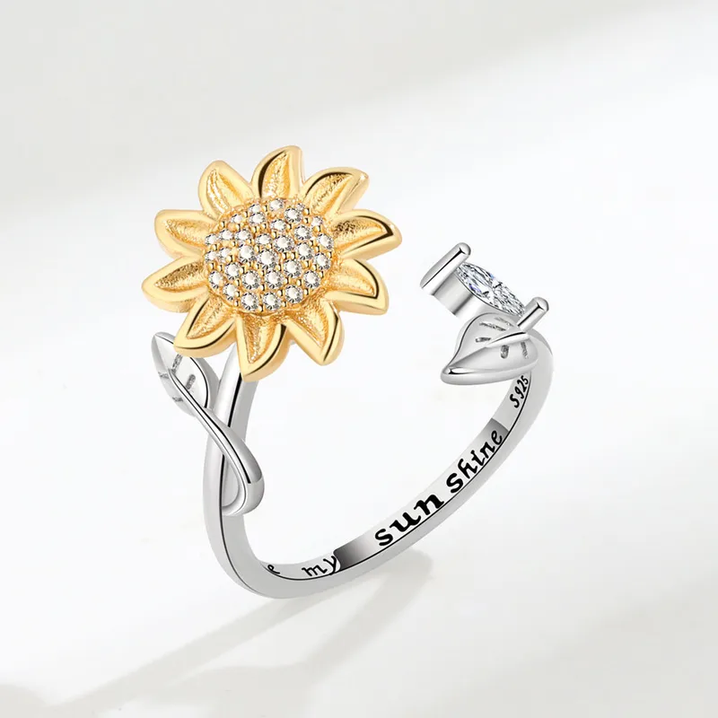 Charming Solitaire Finger Ring
