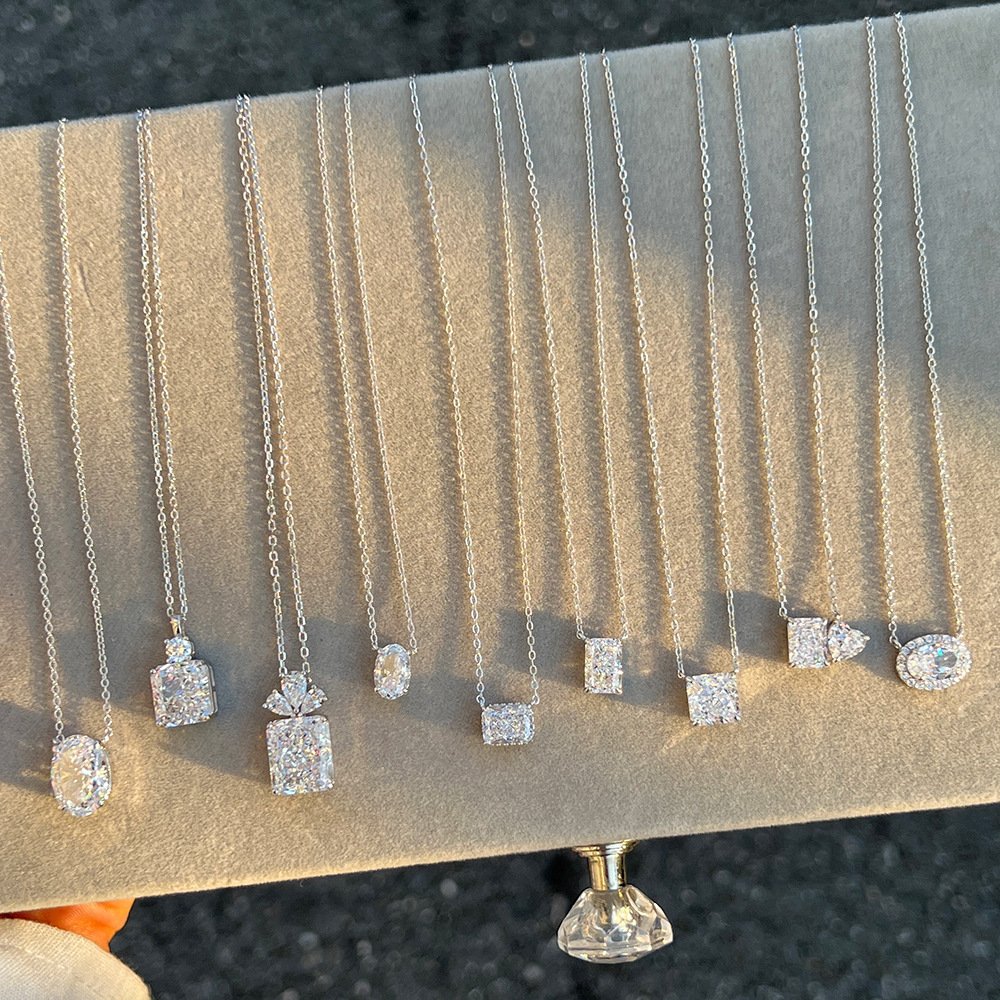 Magnificent Leaf Pendant - Image 3