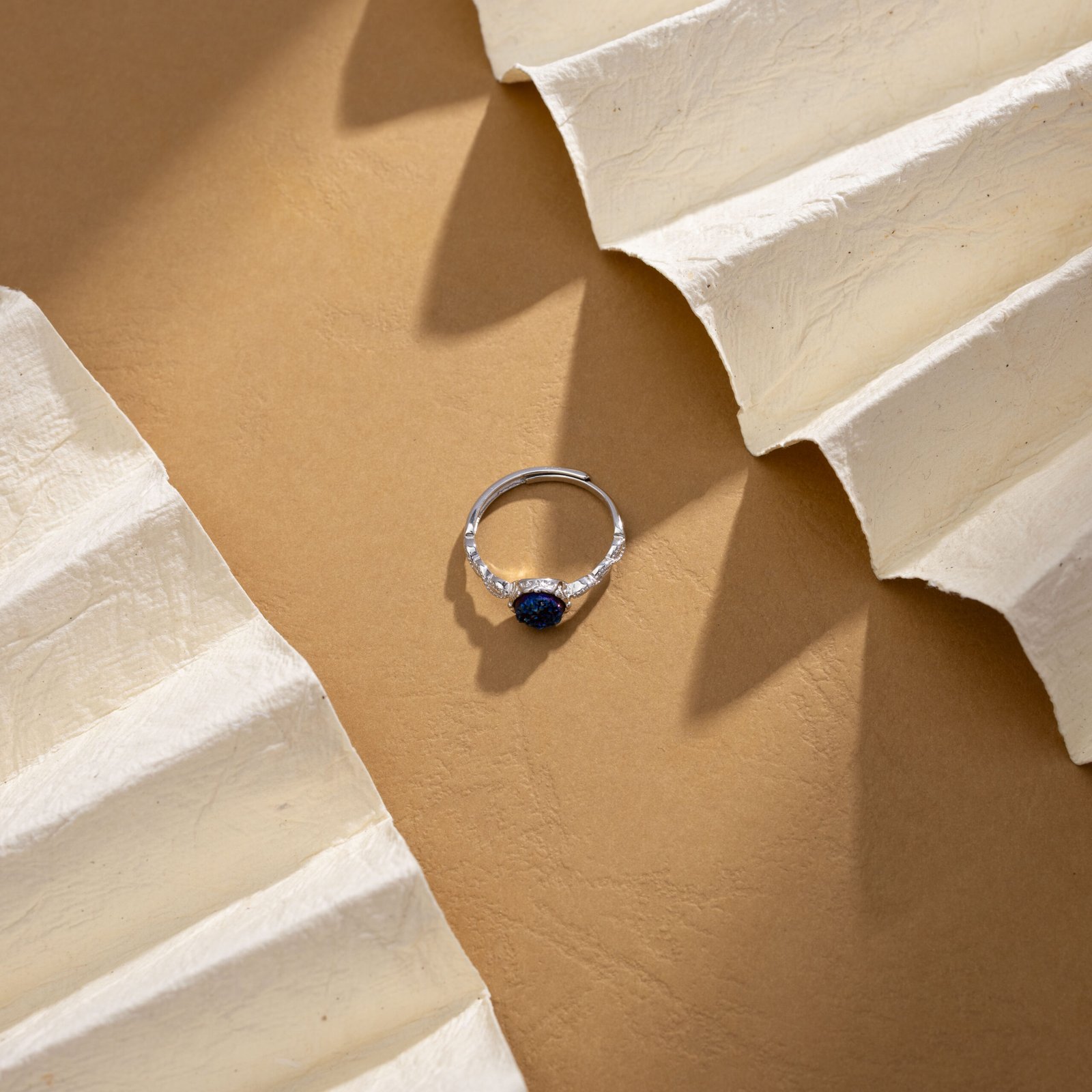 Splendid Crown Band Ring - Image 3