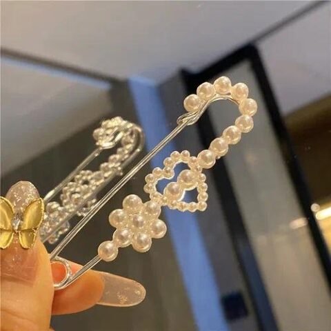 Elegant Pin Flower Brooches - 9-Pearl Flower Heart — Buy online India at Divine Aura Jewels
