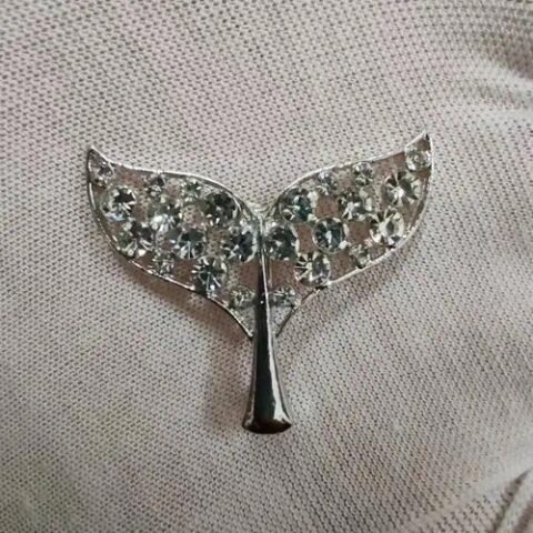 Elegant Pin Flower Brooches - 58-Deer Pearl — Buy online India at Divine Aura Jewels